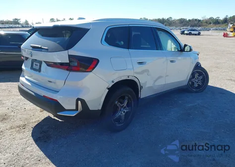 2023 BMW X1 xDrive28I z USA, uszkodzony, nr VIN WBX73EF00P5X01048